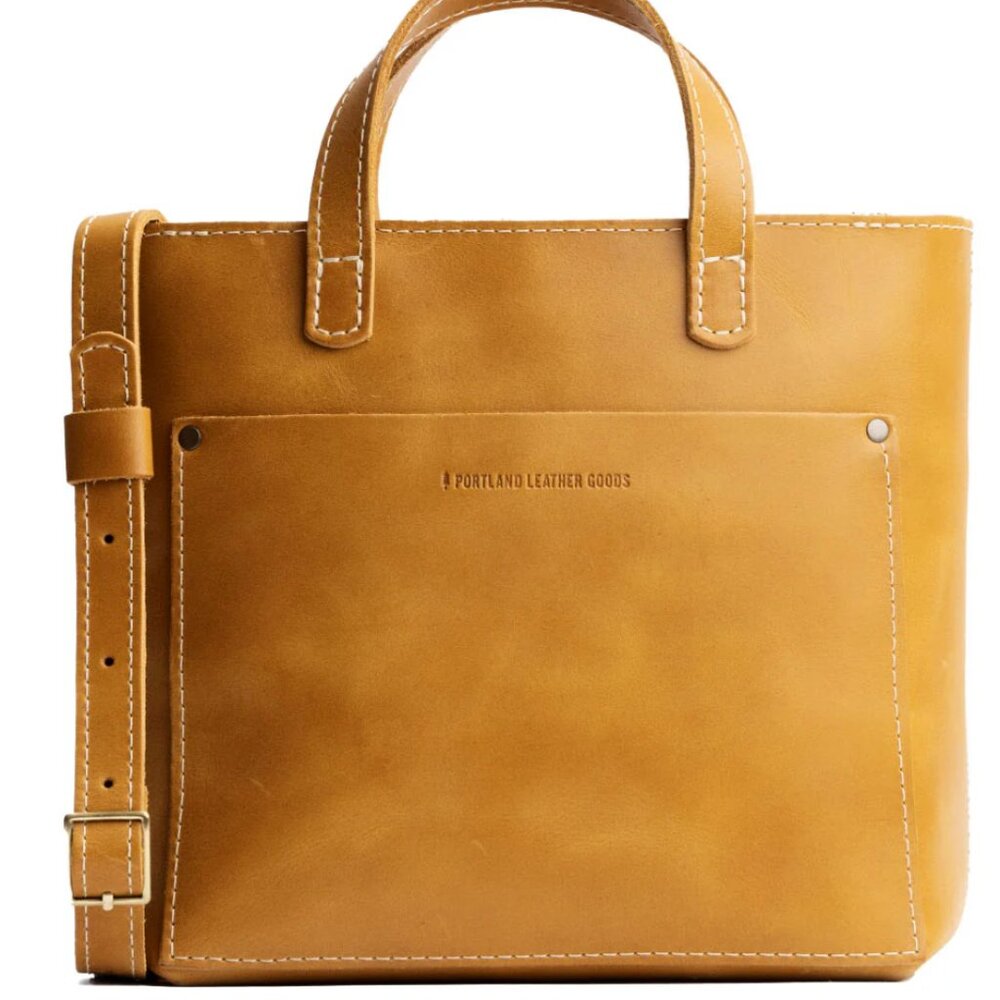 Portland Leather Goods
Crossbody Tote
FREE Matching Leather Wallet🤗 - Picture 4 of 15